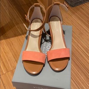 Clock block suede block low heel sandals